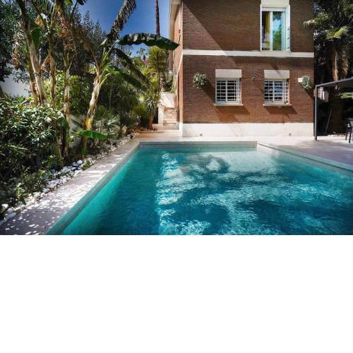 Luxury House with Pool