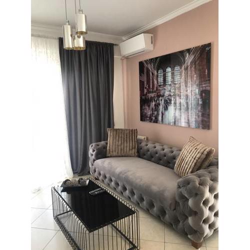 LUXURY inart apartment with free gym & massage