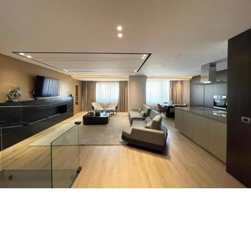 Luxury Lake View Duplex with Indoor Fireplace