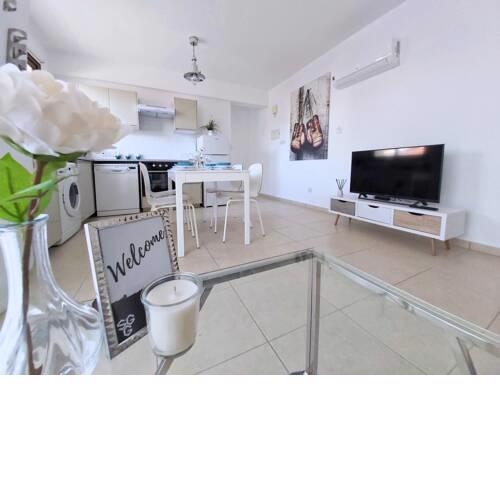 Luxury Living in City Center, Newly Renovated Apartment
