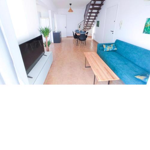 Luxury Maisonette Apartment -SEA VIEW, NETFLIX, GYM- 5 Min from Beach!