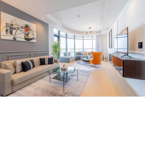 Luxury Meets Comfort Apt With Panoramic City View