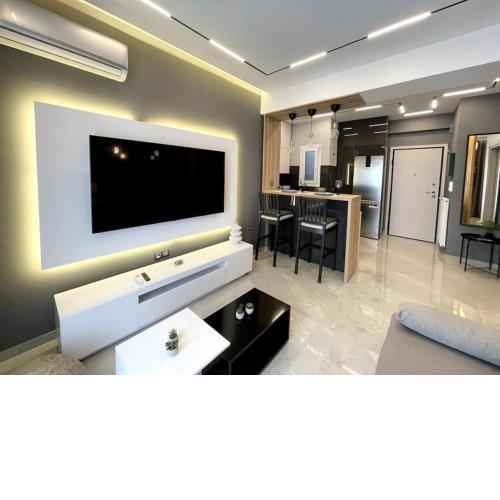 Luxury & Minimal Urban Apartment - 65 inch TV
