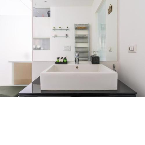 Luxury modern one bedroom with hot tub