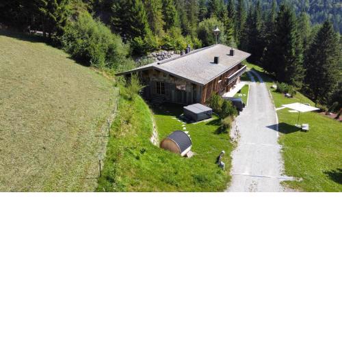 Luxury mountain chalet near lake with gym, sauna & whirlpool