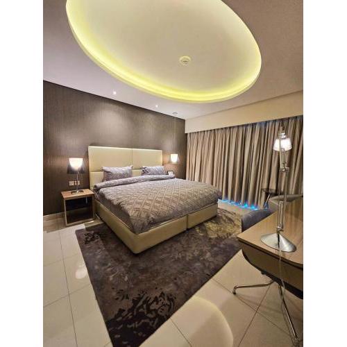 Luxury Paramount Apartment D543