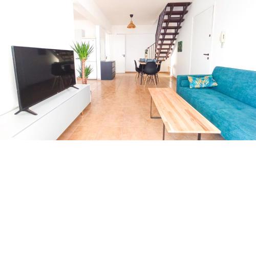 Luxury private rooms -SEA VIEW, NETFLIX, GYM- 5 Min from beach!
