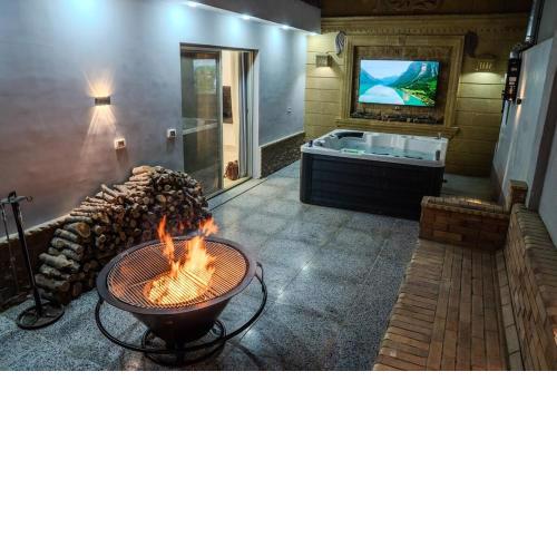 Luxury Retreat Jacuzzi & Firepit