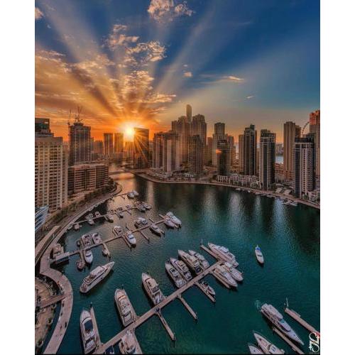 Luxury Room with Marina view close to JBR Beach and Metro with Shared Kitchen