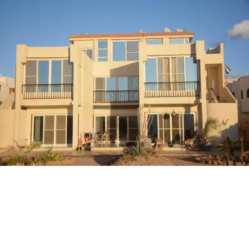 Luxury Sea-view 2 bedrooms apartment in Hadaba