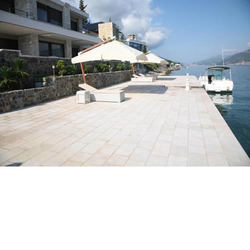 Luxury seafront Villa Perfetto
