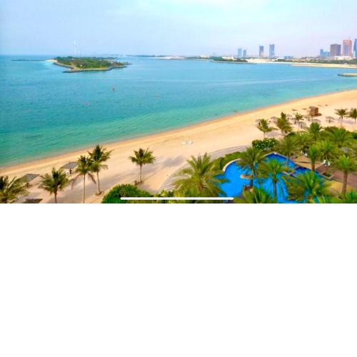 Luxury, Spacious, Beachfront, 3BD Apartment with private beach access!
