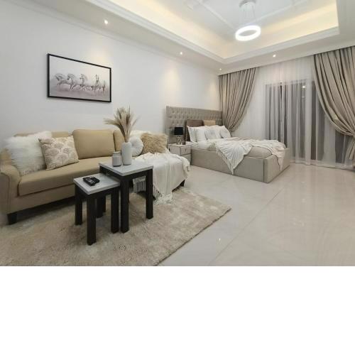 Luxury Studio with Pool, Gym & Sauna