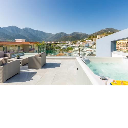 Luxury Suite with Sea View in Akrogiali Luxury Aparthotel