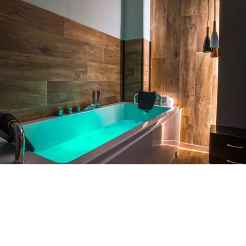 LUXURY SUITES & APARTMENTS