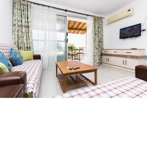 Luxury Three-Bedroom Apartment with Sea View A3