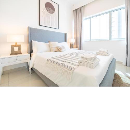 Luxury Three Bedroom in Damac Maison Near Dubai Mall by Sojo Stay