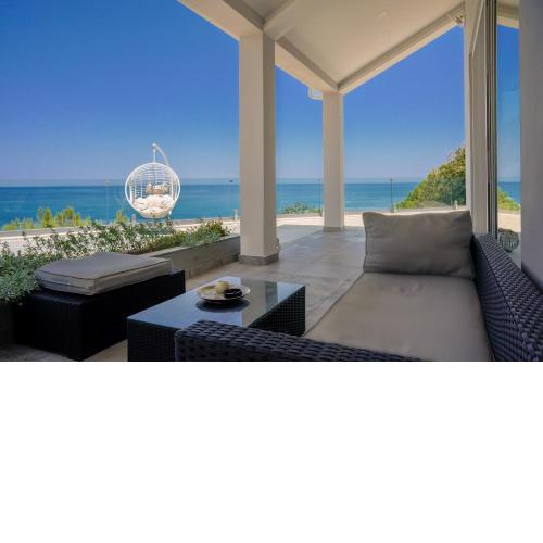 Luxury Villa Cavo Mare Meltemi with private pool & jacuzzi