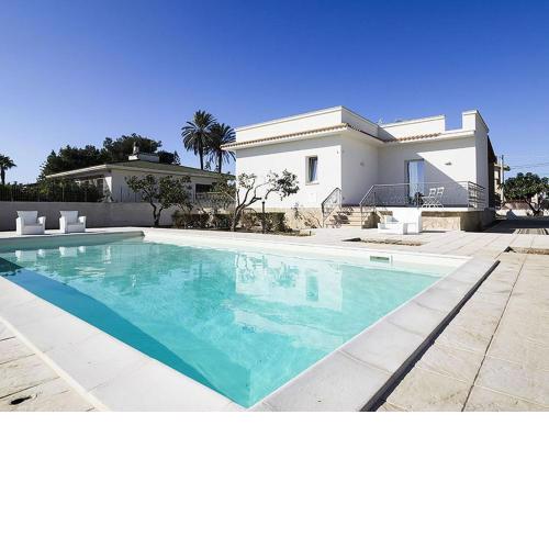Luxury villa in Marsala with pool and private garden and only 400m from the sea