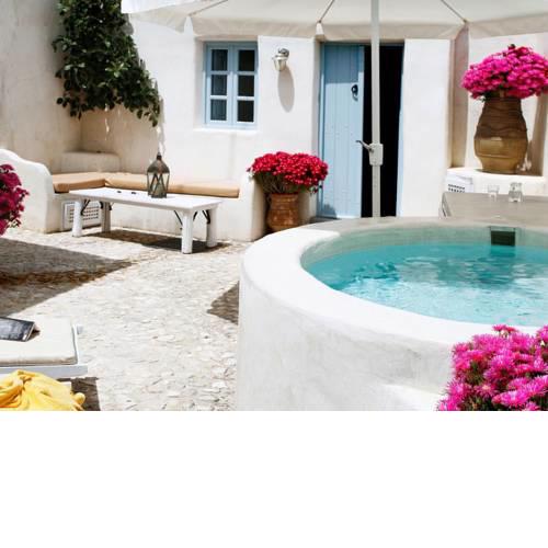 Luxury villa in Megalochori Santorini with Jacuzzi