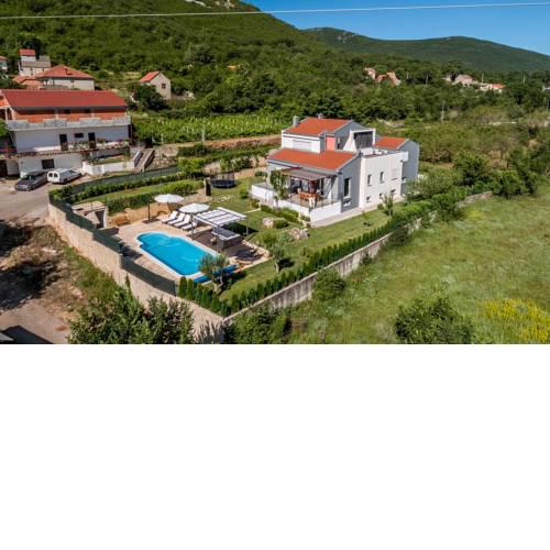 Luxury Villa Nada-Dicmo