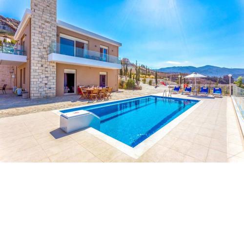 Luxury Villa Rami with private swimming pool
