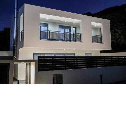 LUXURY VILLA SEVEN