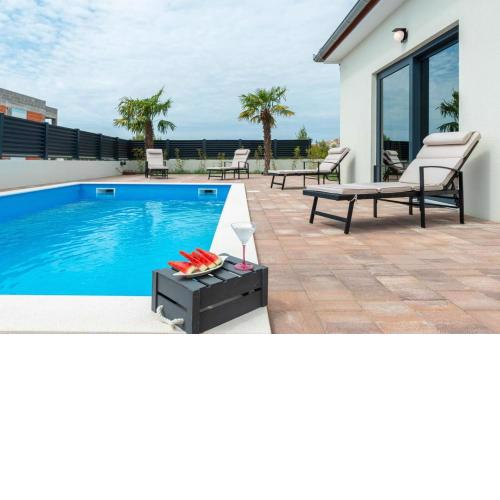 Luxury villa with a swimming pool Vrsi - Mulo, Zadar - 19140