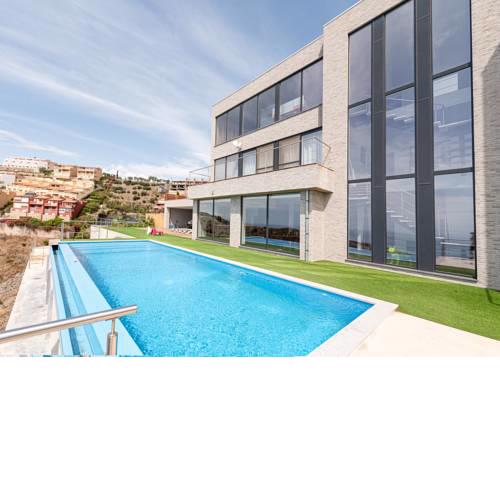 Luxury Villa with Infinity Pool and Sea Views