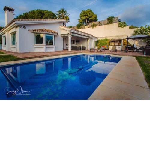 Luxury Villa with Jacuzzi & Private Pool, Marbella