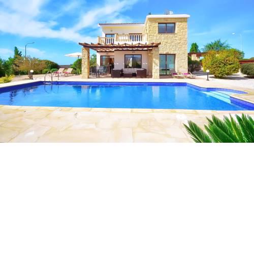 Luxury Villa With Private Pool In A Very Convenient Location In Coral Bay