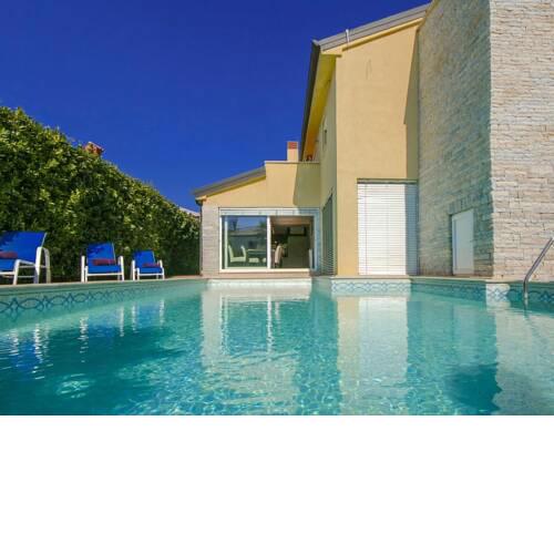 Luxury villa with private pool with sea view close to the city center of Poreč