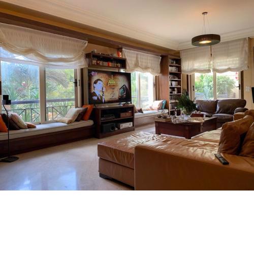 Luxury villa with swimming pool and garden