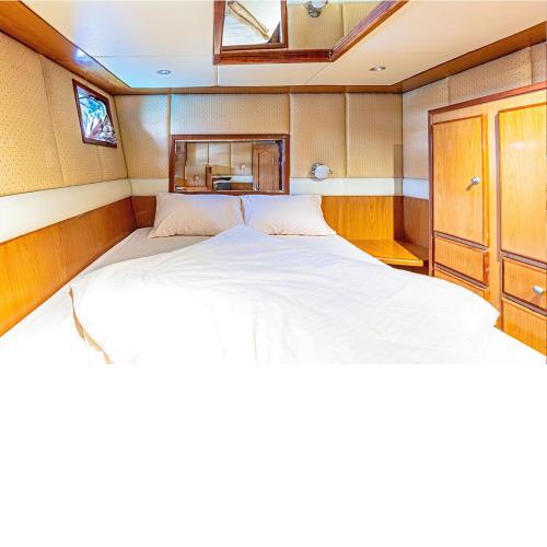 Luxury Yachts - Jumeirah
