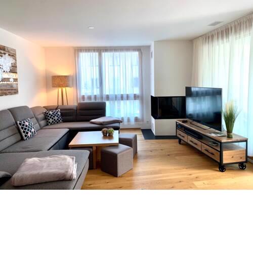 Luxus Neubau 2SZ 2Bäder 8 min zu Caumasee und Talstation Netflix Disney+ WiFi Xbox etc.