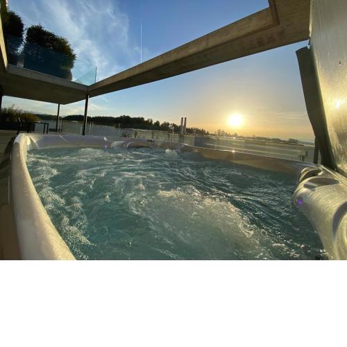 Luxusloft mit warmem Outdoor Whirlpool