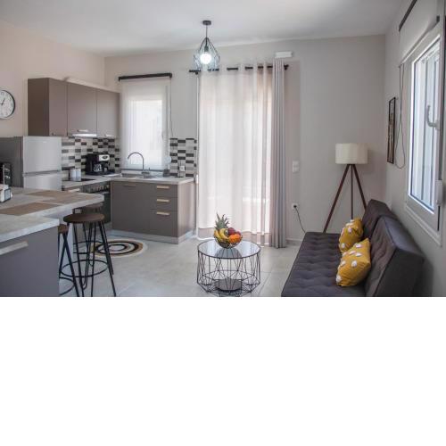 LUXY Apartment A, Near Beach, Private Parking