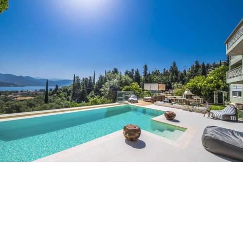 Lygia Villa Sleeps 10 with Pool Air Con and WiFi