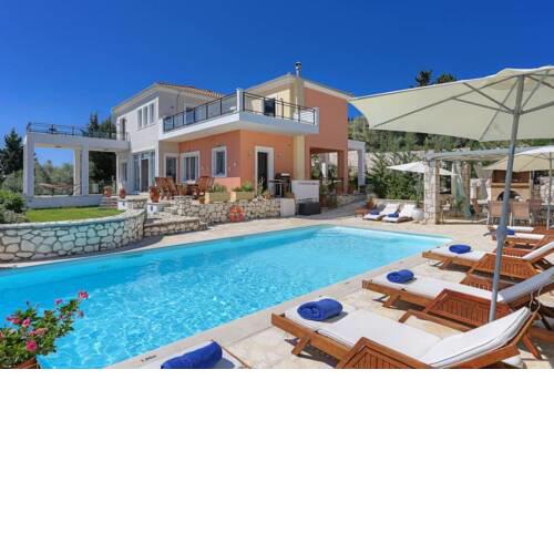Lygia Villa Sleeps 8 with Pool Air Con and WiFi