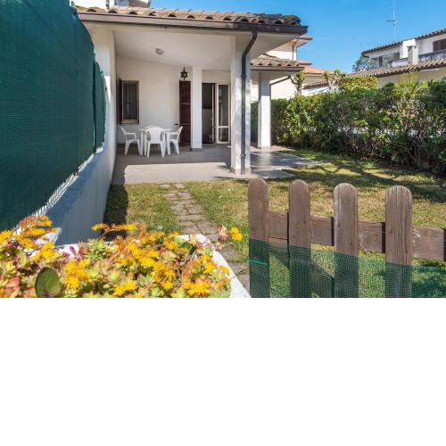 M051 - Marcelli, villetta con giardino a 150 metri dal mare