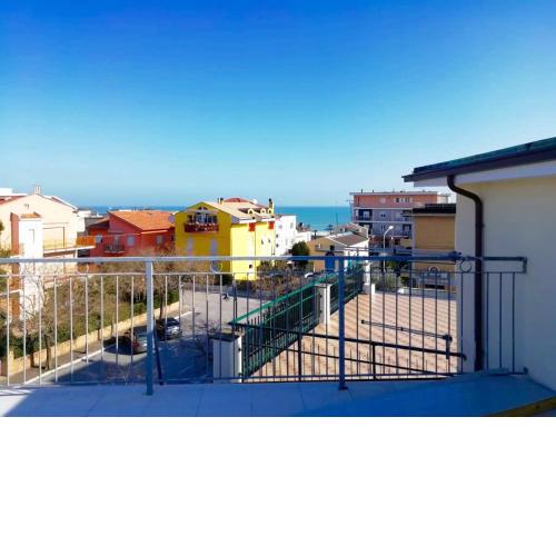 M218 - Marcelli, trilocale con terrazzo a 50mt dal mare