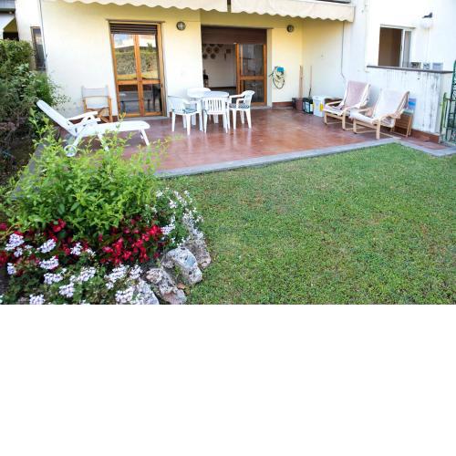 M251 - Marcelli, trilocale con giardino a 50mt dal mare