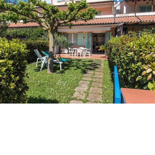 M355 - Marcelli, bilocale con giardino completamente accessoriato
