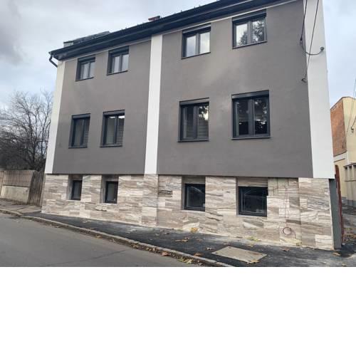M70 Apartmanház