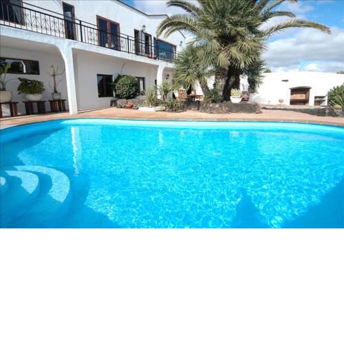 Macher Villa Sleeps 6 with Pool and WiFi