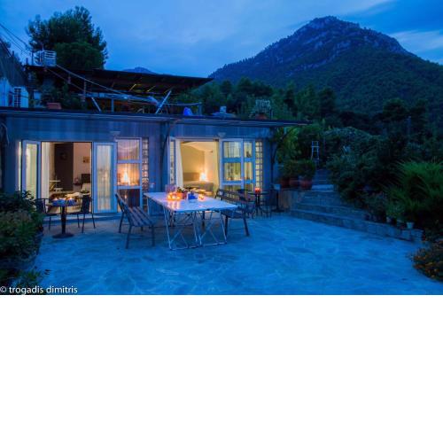 Magical view studios Asproneri, Kamena Vourla