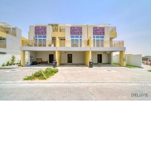 Magnificent 3BR Townhouse at DAMAC Hills 2, Dubailand by Deluxe Holiday Homes