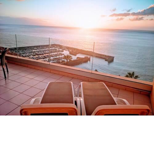 Magnificent Apt. with Sea View, Cliff & Marina