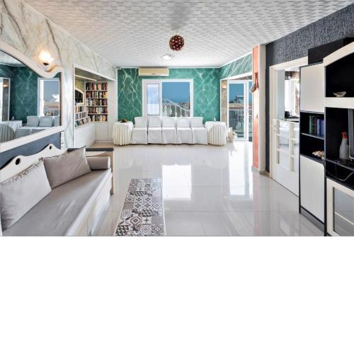 Magnificent Views Suite