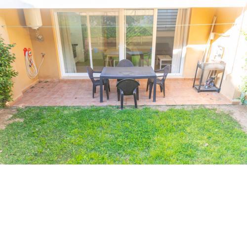 Magnífico duplex renovado con piscina garaje y jardín, frente a la playa de los Caños de Meca.